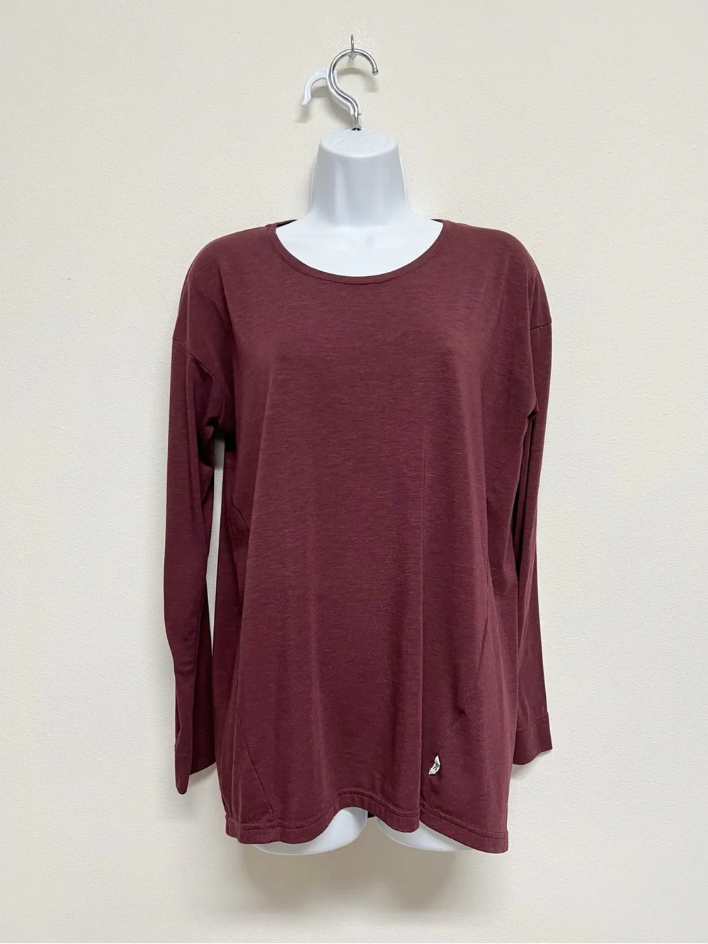 ON Running Womens Burgundy Long Sleeve Quick Drying Scoop Neck Long T Size M - Picture 1 of 6